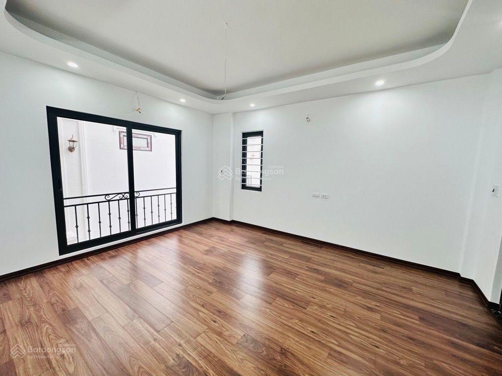 Bán nhà phố việt hưng 5 tầng sẵn ở giá rẻ, ô tô đỗ gần