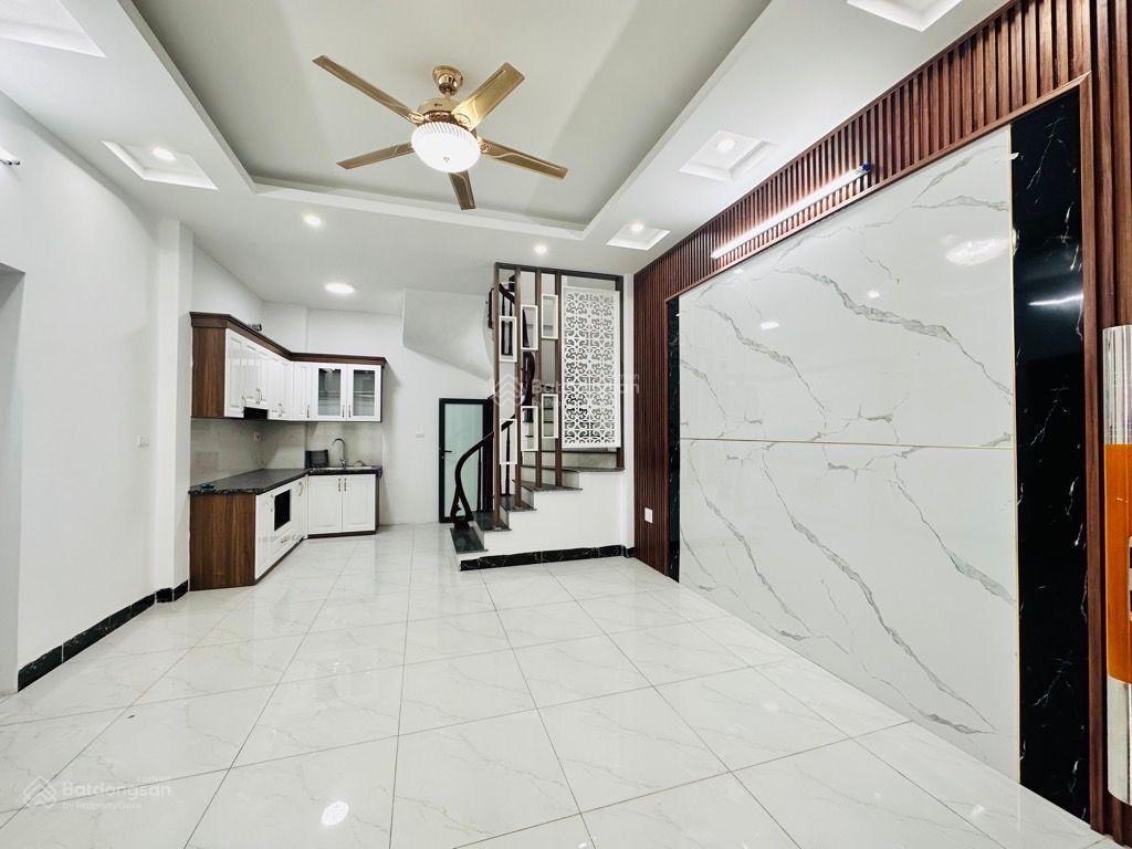 Bán nhà phố việt hưng 5 tầng sẵn ở giá rẻ, ô tô đỗ gần
