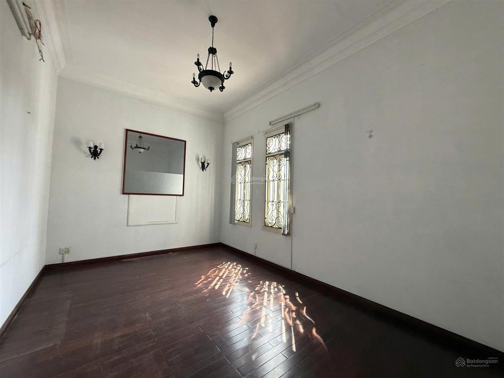 Cho thuê biệt thự 650m² hồ bơi, sân vườn lớn, 3 tầng, giá 184tr/tháng, thảo điền, quận 2
