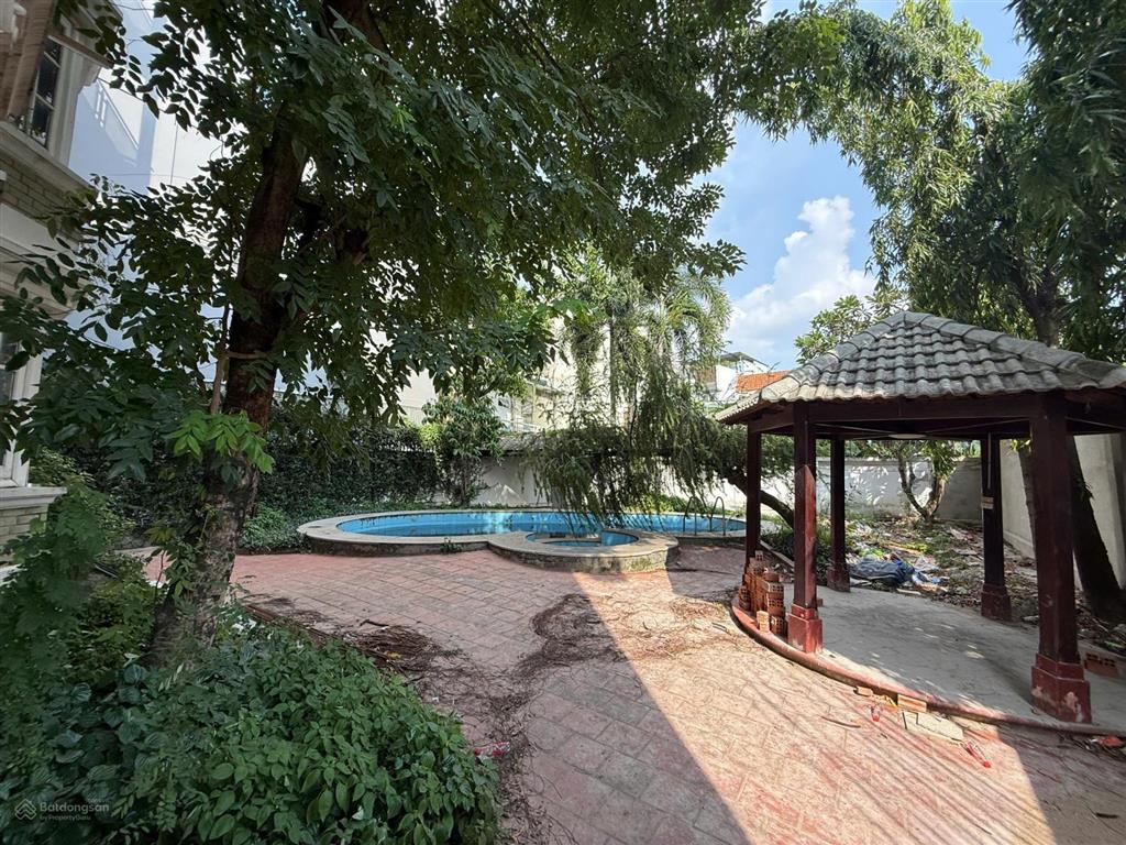 Cho thuê biệt thự 650m² hồ bơi, sân vườn lớn, 3 tầng, giá 184tr/tháng, thảo điền, quận 2