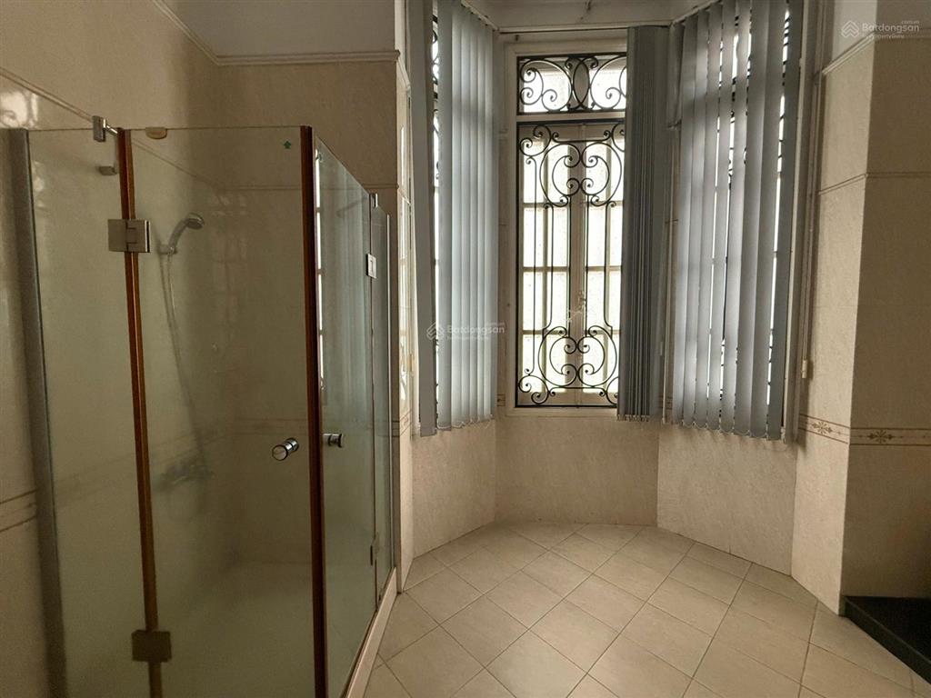 Cho thuê biệt thự 650m² hồ bơi, sân vườn lớn, 3 tầng, giá 184tr/tháng, thảo điền, quận 2