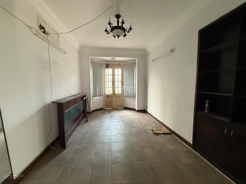 Cho thuê biệt thự 650m² hồ bơi, sân vườn lớn, 3 tầng, giá 184tr/tháng, thảo điền, quận 2