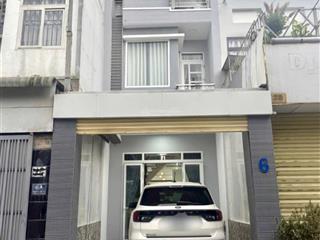 Nhà hoàn công,trệt 2 lầuphú mỹthủ dầu một.cách huỳnh văn lũy 50m,gần thành phố mới