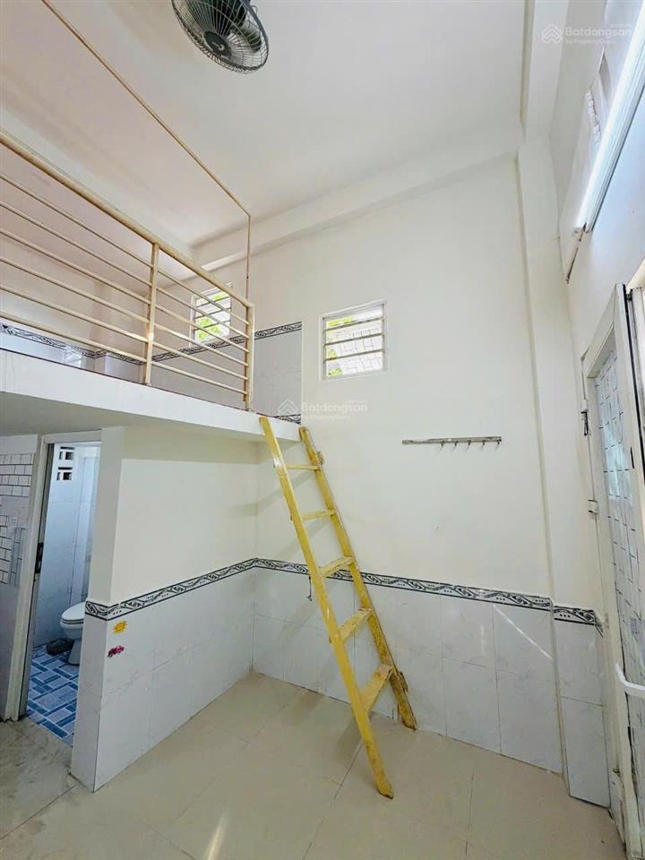 Phòng có gác lửng  giờ giấc tự do tại quận 9