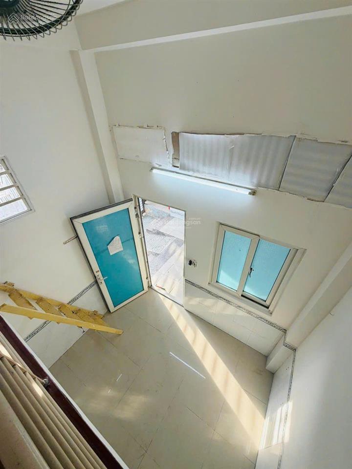 Phòng có gác lửng  giờ giấc tự do tại quận 9