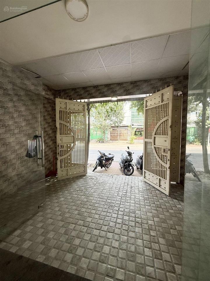 Bán nhà chính chủ mặt tiền đường lê bôi quận 8, 91m2, 5 tầng, 4pn, sổ đẹp vuông vức.