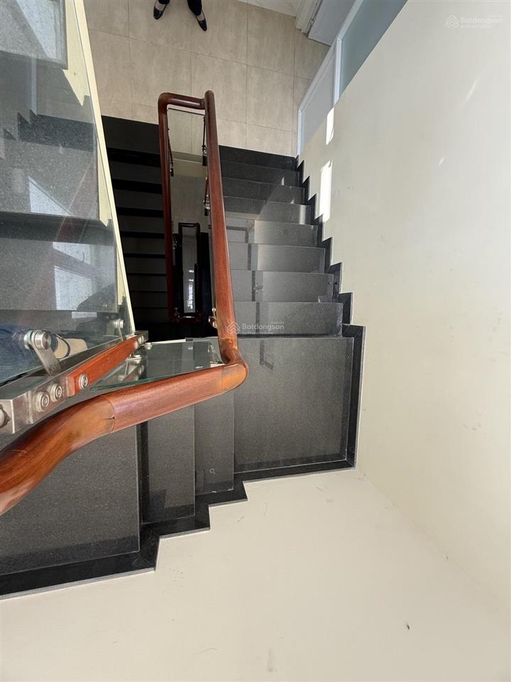 Bán nhà chính chủ mặt tiền đường lê bôi quận 8, 91m2, 5 tầng, 4pn, sổ đẹp vuông vức.