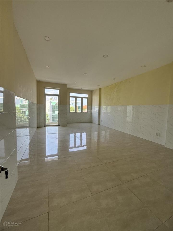 Bán nhà chính chủ mặt tiền đường lê bôi quận 8, 91m2, 5 tầng, 4pn, sổ đẹp vuông vức.