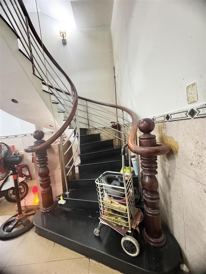Bán nhà chính chủ gửi mặt tiền đường tùng thiện vương quận 8 giáp quận 5, 6, 74m2, 5 tầng, 7pn