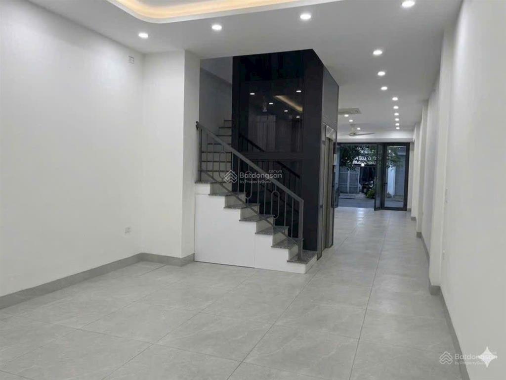 53m, 5 tầng có thang máy, xin hệ thống pccc đầy đủ, 8 phòng cho thuê cạnh trường đh đại nam