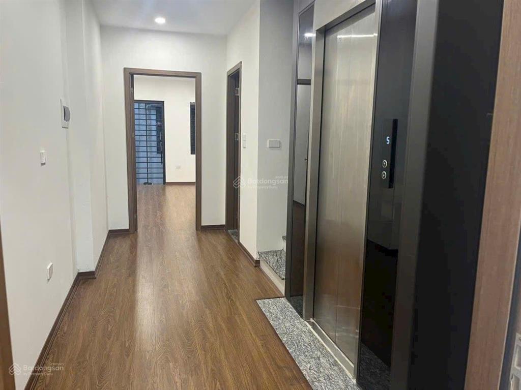 53m, 5 tầng có thang máy, xin hệ thống pccc đầy đủ, 8 phòng cho thuê cạnh trường đh đại nam