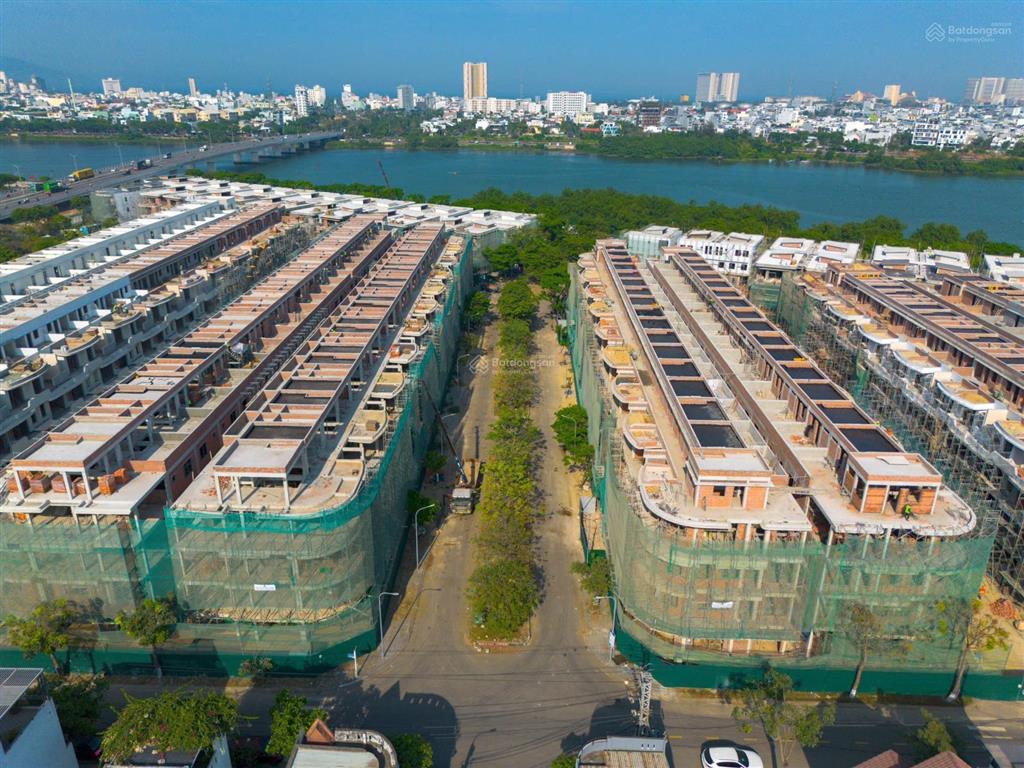 Bán nhà 4.5 tầng, diện tích 106.2m2 đất, trung tâm quận hải châu, ven sông hàn đà nẵng