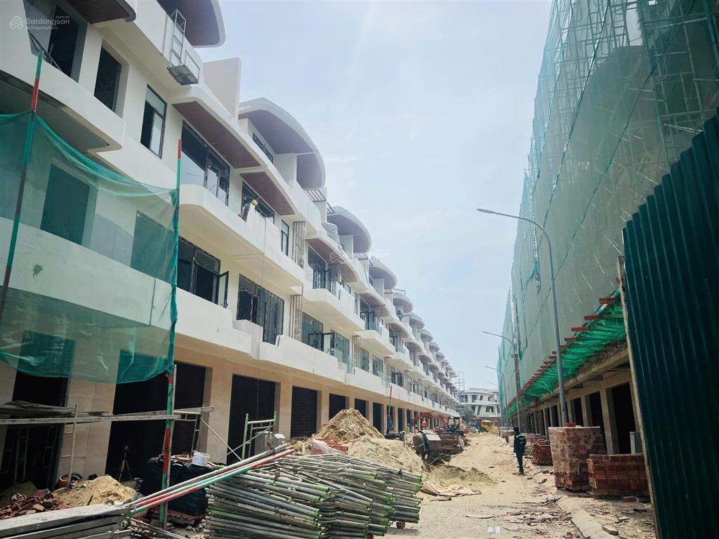 Bán nhà 4.5 tầng, diện tích 106.2m2 đất, trung tâm quận hải châu, ven sông hàn đà nẵng