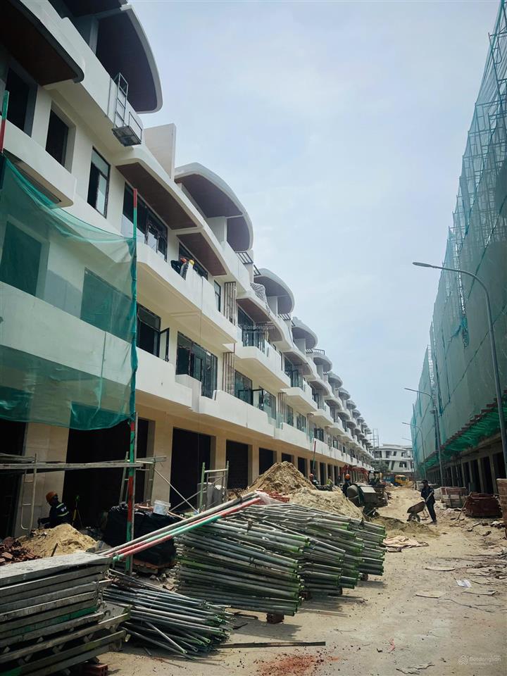 Bán nhà 4.5 tầng, diện tích 106.2m2 đất, trung tâm quận hải châu, ven sông hàn đà nẵng