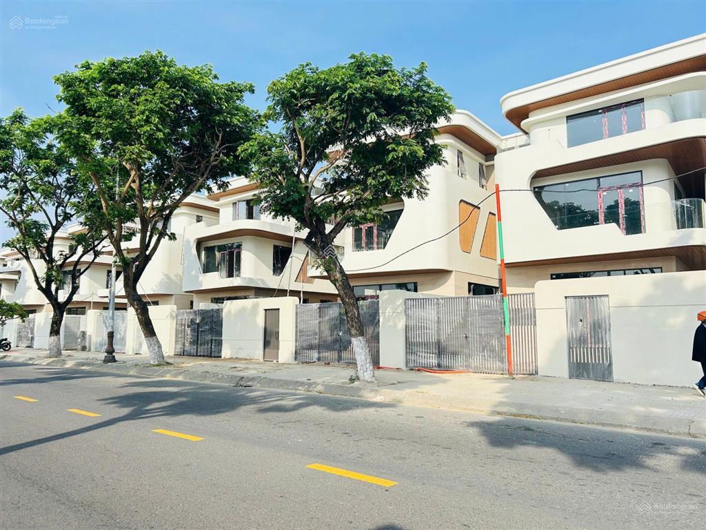 Bán nhà 4.5 tầng, diện tích 106.2m2 đất, trung tâm quận hải châu, ven sông hàn đà nẵng