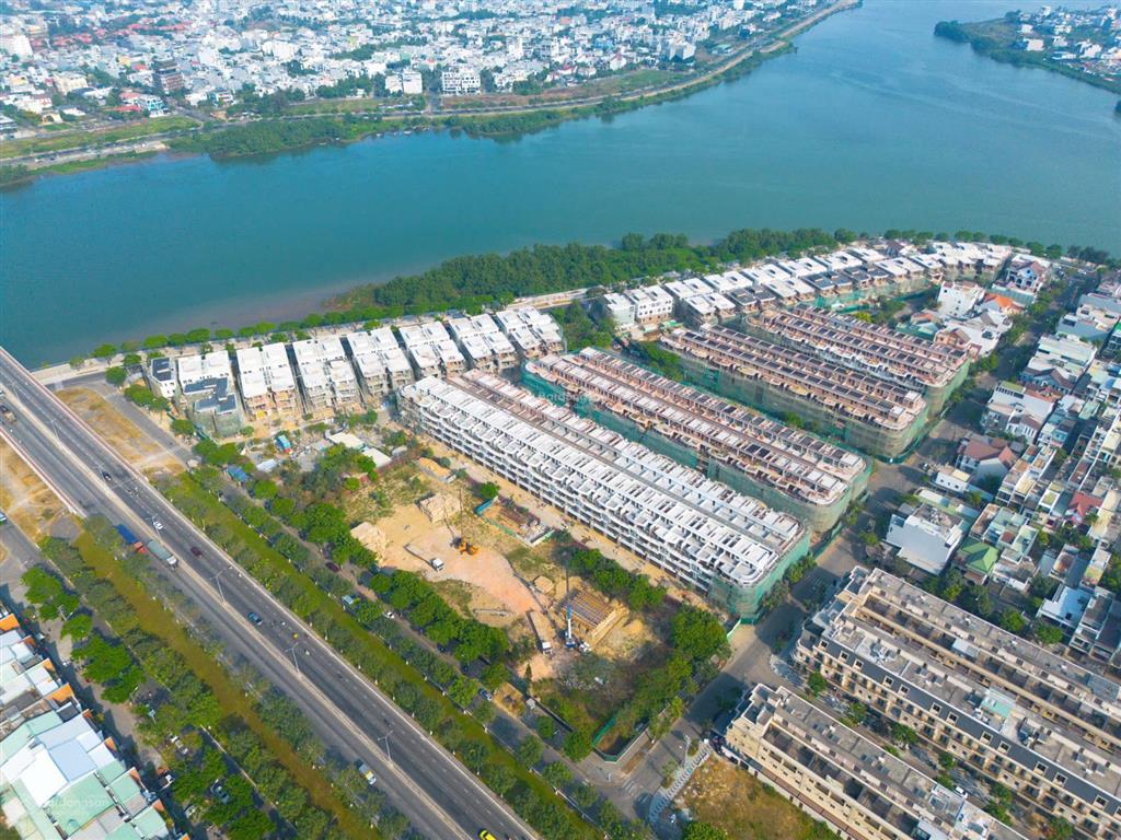 Bán nhà 4.5 tầng, diện tích 106.2m2 đất, trung tâm quận hải châu, ven sông hàn đà nẵng