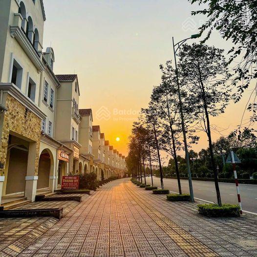 Lô góc 3 mặt đường, vị trí kim cương mặt sau là đường liên khu 8 khu đô thị sudico nam an khánh