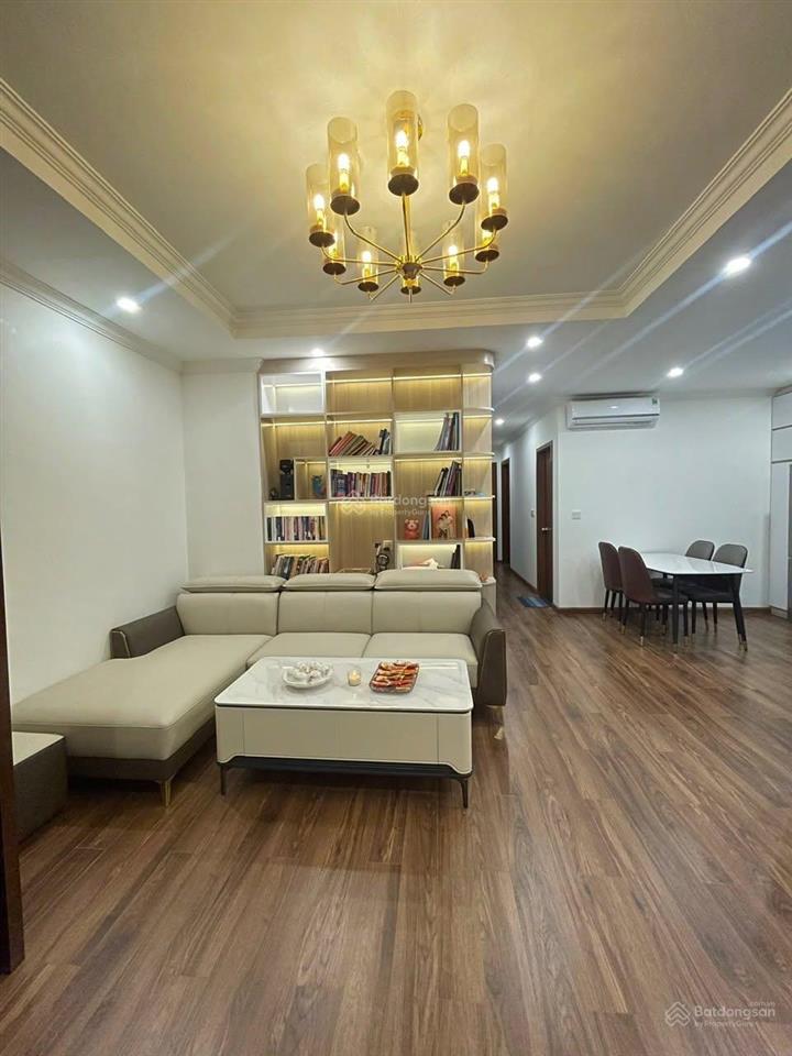 Chính chủ cần bán căn hộ 68 m2 tòa park view nội khu, giá 3,550  0982 862 ***