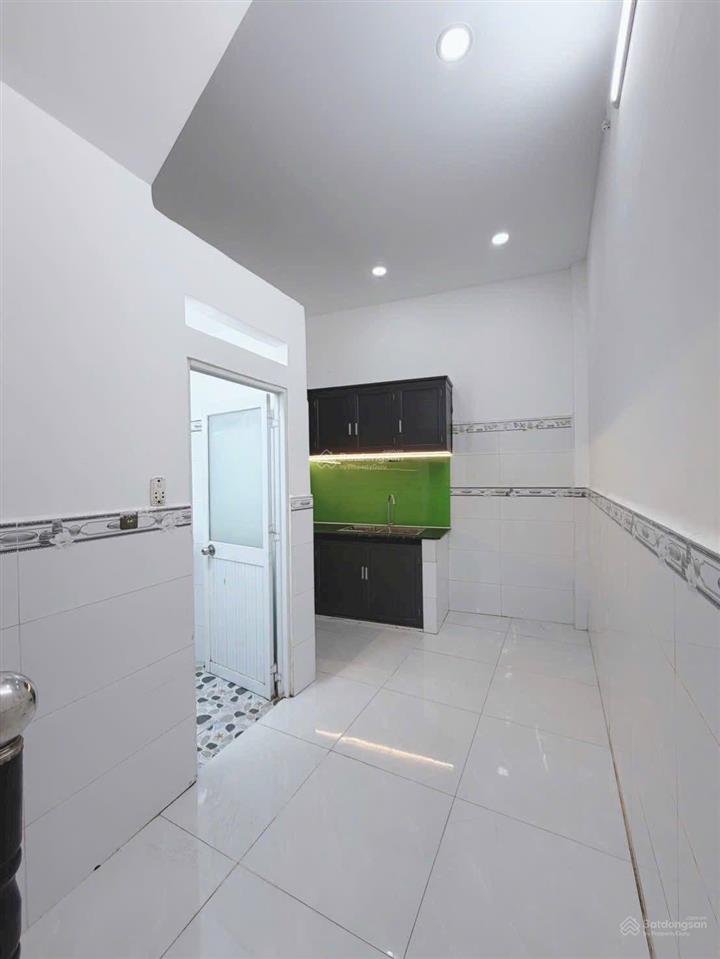 Nhà đẹp 3,01x10m 1lầu đúc (2pn 2wc) hẻm 4m. chiến lược giáp tân hoà đông. bình tân