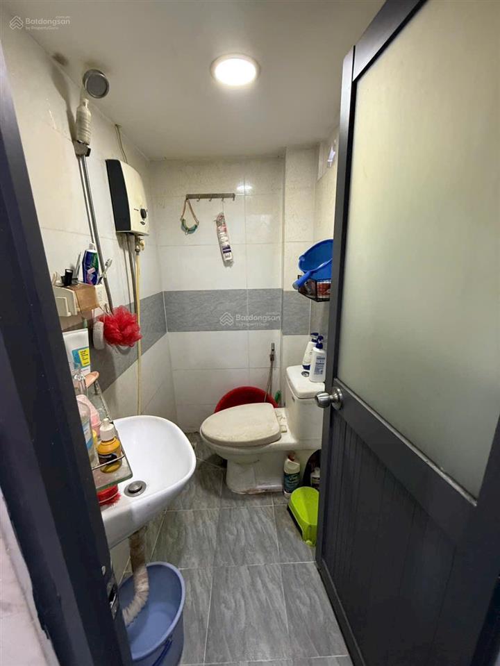 Nhà rẻ 5,2 x 2,5m 1lầu đúc (1pn 2wc) hẻm 3m. vị trí đẹp. 1/ hoàng văn hoè. tân phú