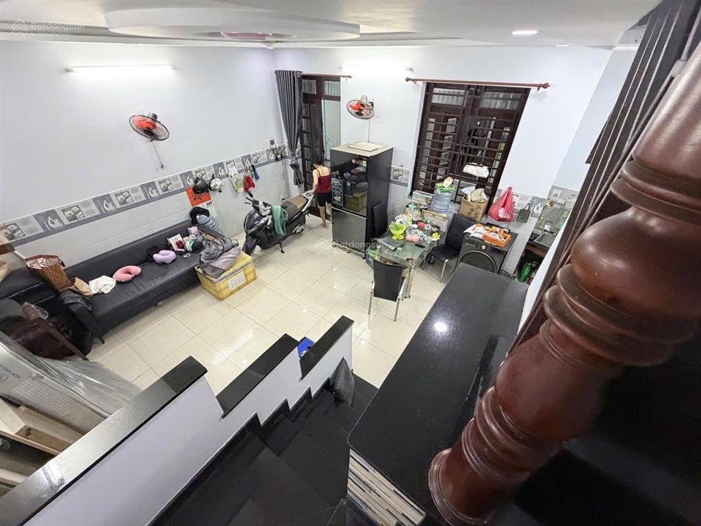 Nhà ngộp 6,3 x 6,3m 1lầu đúc (2pn 2wc) hẻm 3m sát mt. đường lý tuệ. tân phú