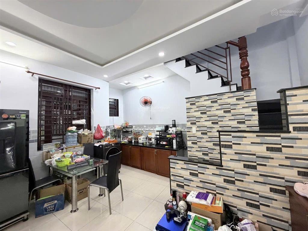 Nhà ngộp 6,3 x 6,3m 1lầu đúc (2pn 2wc) hẻm 3m sát mt. đường lý tuệ. tân phú