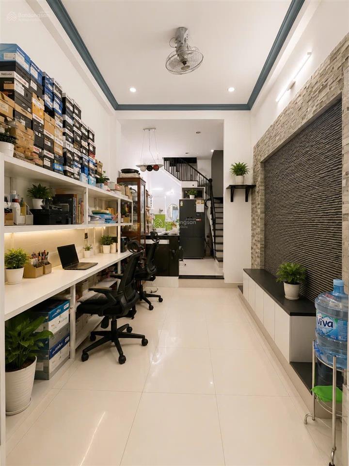 Bán nhà 3,5x8m 2 lầu sân thượng (2pn  2wc) hẻm 4m. bình trị đông  sát lê văn quới. bình tân