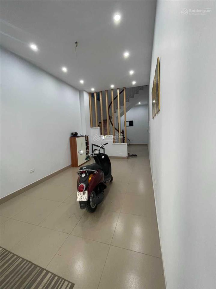 Cho thuê nhà mp lãng yên 55m2 x 3,5 tầng, mt 4m, nhà mới, riêng biệt nguyên căn. giá thuê 17tr