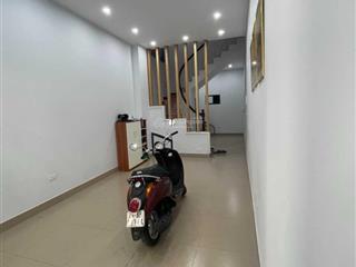 Cho thuê nhà mp lãng yên 55m2 x 3,5 tầng, mt 4m, nhà mới, riêng biệt nguyên căn. giá thuê 17tr