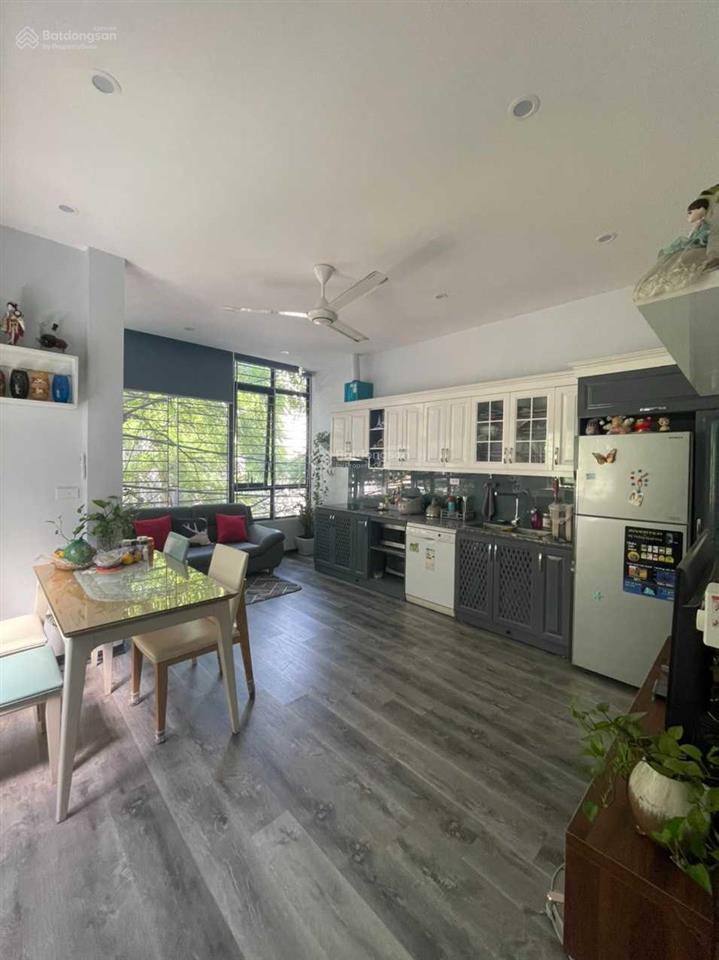 Cho thuê nhà mp lãng yên 55m2 x 3,5 tầng, mt 4m, nhà mới, riêng biệt nguyên căn. giá thuê 17tr