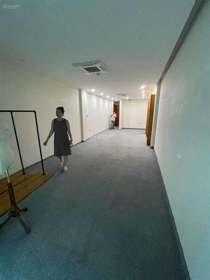 Cho thuê sàn văn phòng phố lý nam đế 80m2, sàn mới, ngõ rộng ô tô, giá 15tr/th.  0974 557 ***