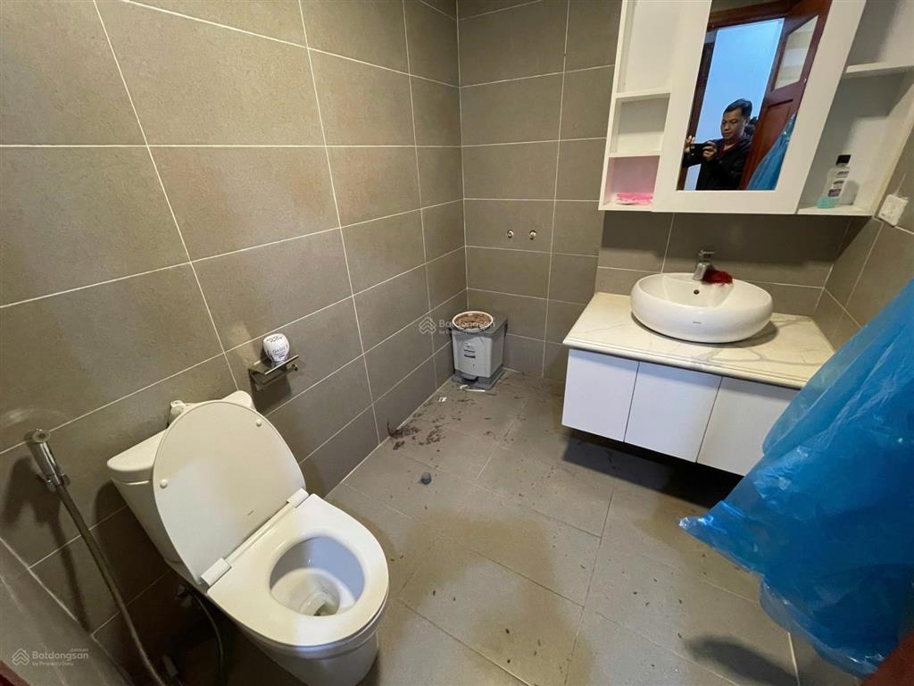 Cho thuê sàn văn phòng phố lý nam đế 80m2, sàn mới, ngõ rộng ô tô, giá 15tr/th.  0974 557 ***