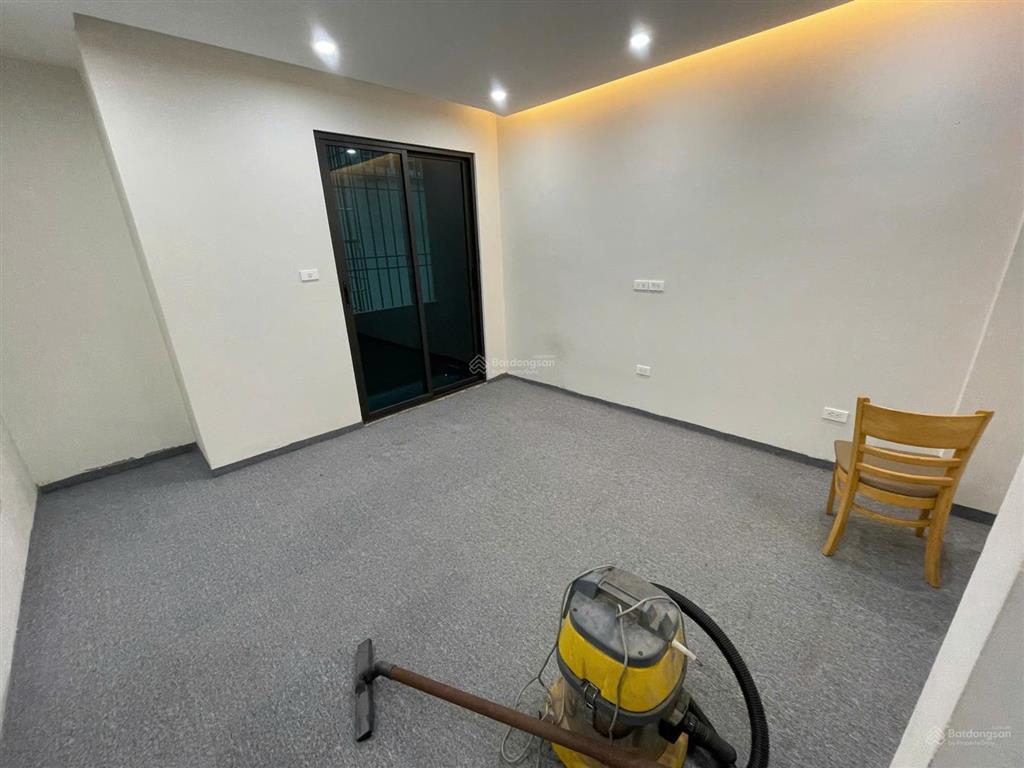 Cho thuê sàn văn phòng phố lý nam đế 80m2, sàn mới, ngõ rộng ô tô, giá 15tr/th.  0974 557 ***