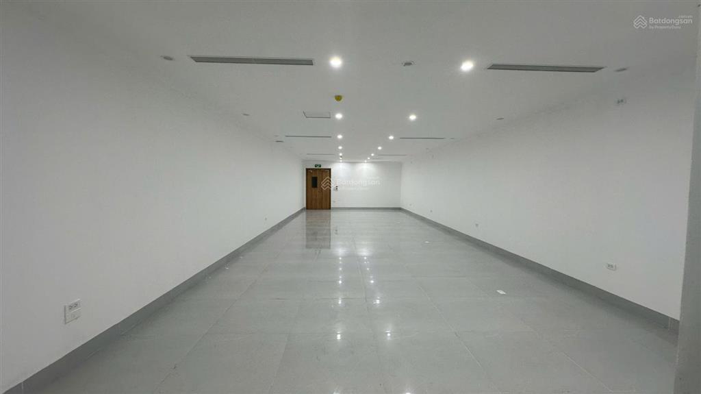 Cho thuê sàn văn phòng mp lò đúc 185m2, mt 6,5m, có hầm, thang máy, pccc. giá 30tr/sàn