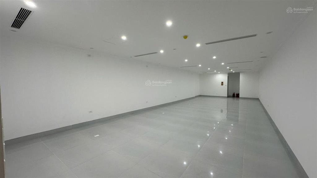 Cho thuê sàn văn phòng mp lò đúc 185m2, mt 6,5m, có hầm, thang máy, pccc. giá 30tr/sàn