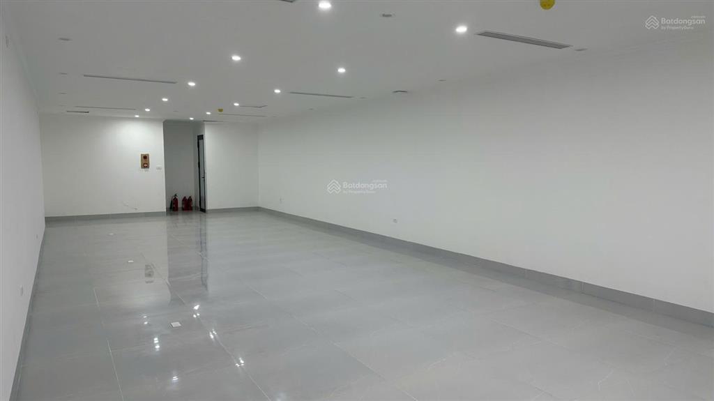 Cho thuê sàn văn phòng mp lò đúc 185m2, mt 6,5m, có hầm, thang máy, pccc. giá 30tr/sàn