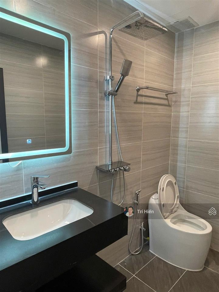 Cho thuê nhà mp bảo linh 70m2 x 5 tầng, mt 4m, nhà mới xây, thông sàn, thang máy. giá 35tr/tháng