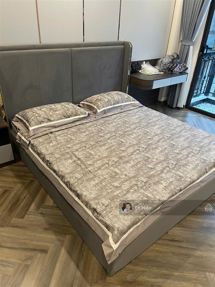 Cho thuê nhà mp bảo linh 70m2 x 5 tầng, mt 4m, nhà mới xây, thông sàn, thang máy. giá 35tr/tháng