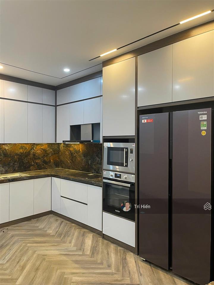 Cho thuê nhà mp bảo linh 70m2 x 5 tầng, mt 4m, nhà mới xây, thông sàn, thang máy. giá 35tr/tháng