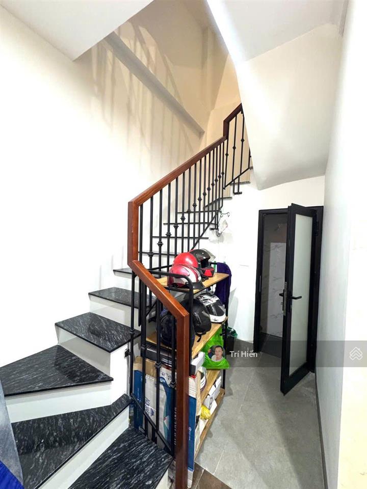 Cho thuê nhà riêng phố hồng hà 80m2 x 7 tầng, mt 5m, thang máy, thông sàn, nguyên căn. giá 42tr