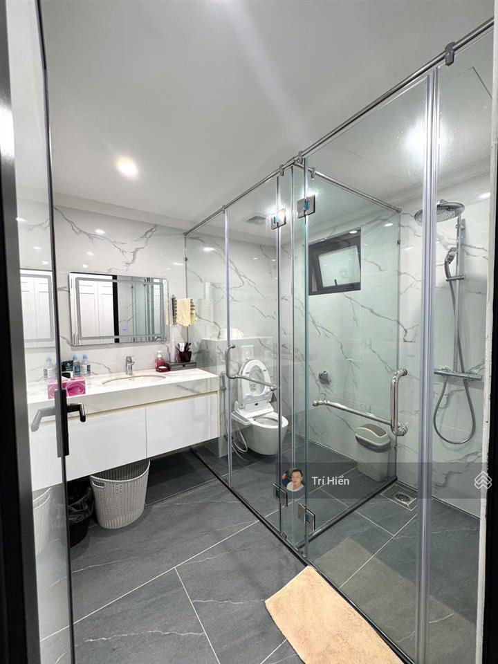 Cho thuê nhà riêng phố hồng hà 80m2 x 7 tầng, mt 5m, thang máy, thông sàn, nguyên căn. giá 42tr