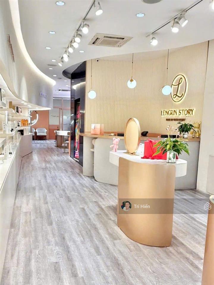 Cho thuê nhà mp hàng bài 50m2 x 1,5 tầng, mt 5m, thông sàn, riêng biệt, đoạn đẹp.  0974 557 ***