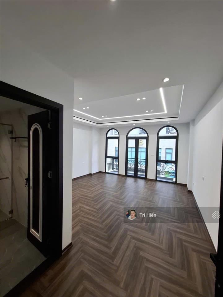 Cho thuê nhà liền kề phố hồng tiến 80m2 x 6 tầng, mt 5m, nhà mới, thang máy.  0974 557 ***