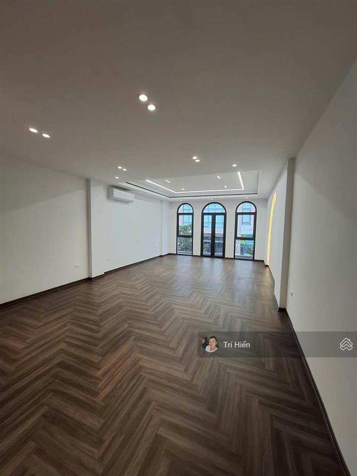 Cho thuê nhà liền kề phố hồng tiến 80m2 x 6 tầng, mt 5m, nhà mới, thang máy.  0974 557 ***