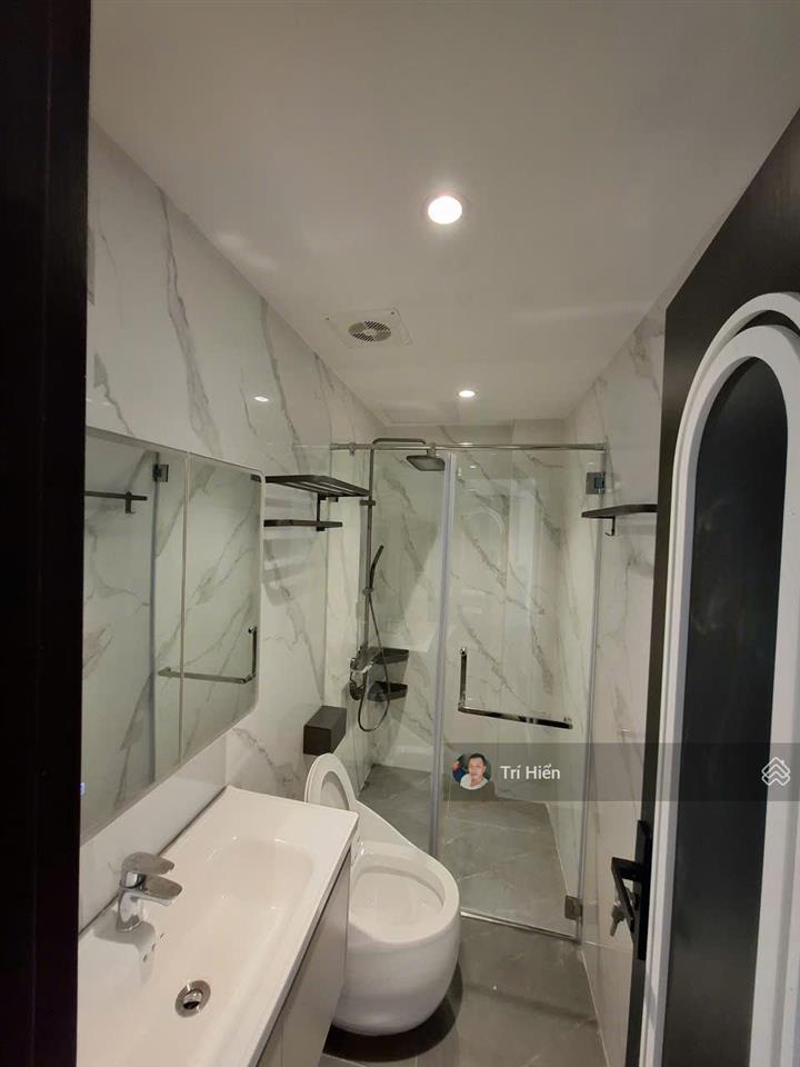 Cho thuê nhà liền kề phố hồng tiến 80m2 x 6 tầng, mt 5m, nhà mới, thang máy.  0974 557 ***