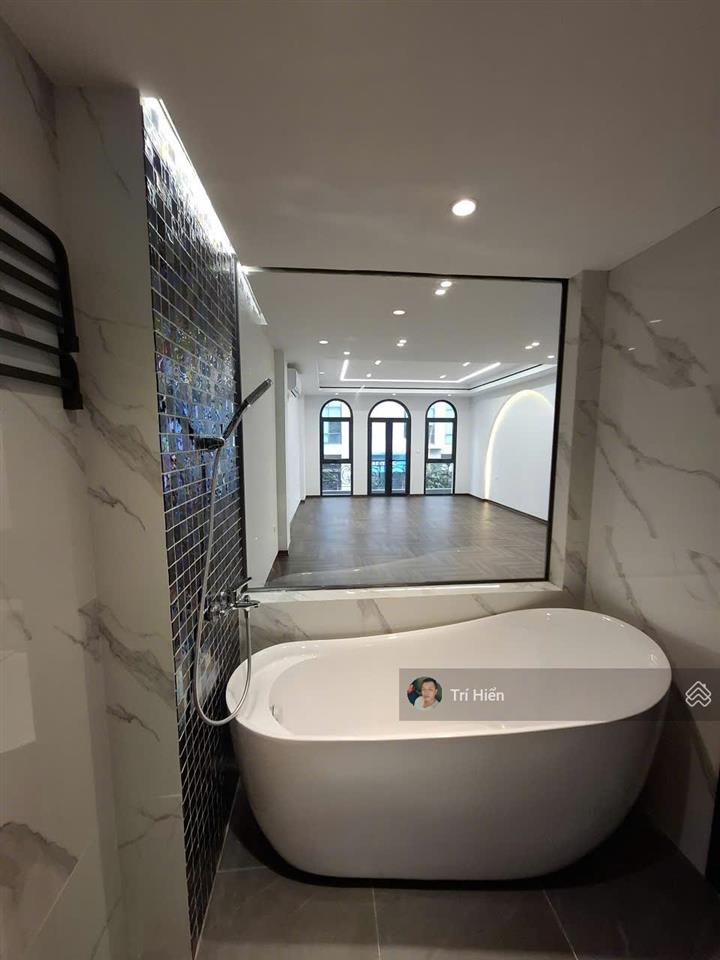 Cho thuê nhà liền kề phố hồng tiến 80m2 x 6 tầng, mt 5m, nhà mới, thang máy.  0974 557 ***