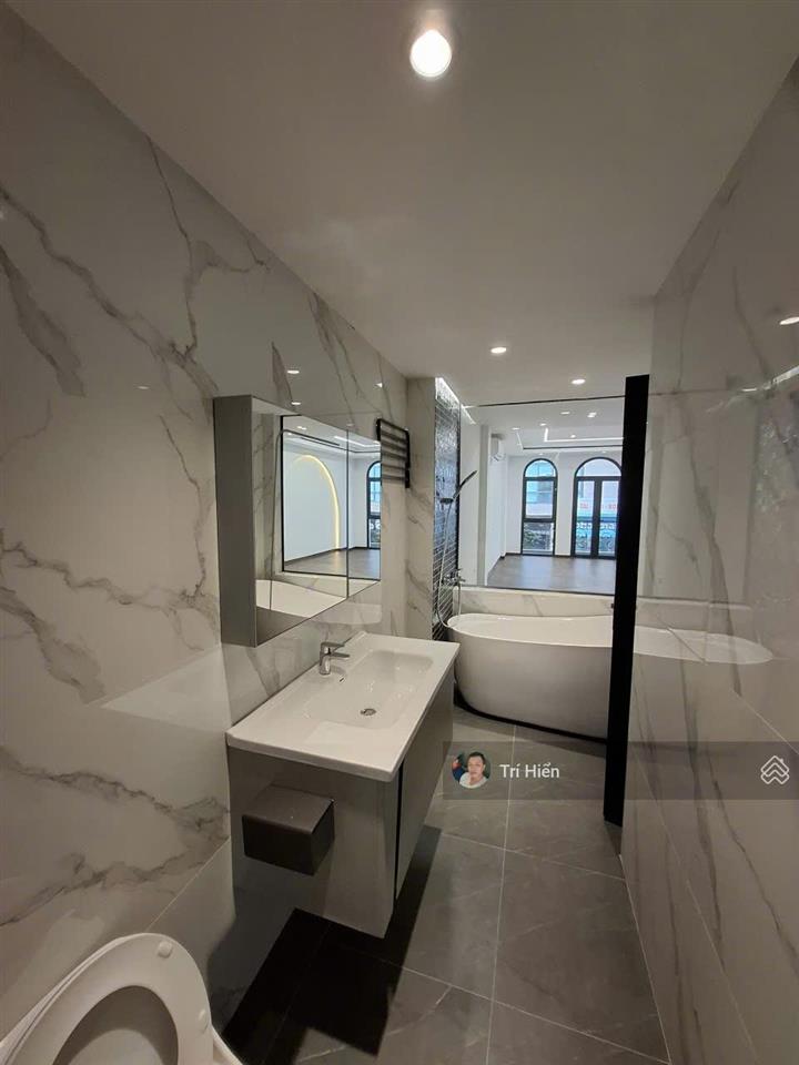 Cho thuê nhà liền kề phố hồng tiến 80m2 x 6 tầng, mt 5m, nhà mới, thang máy.  0974 557 ***