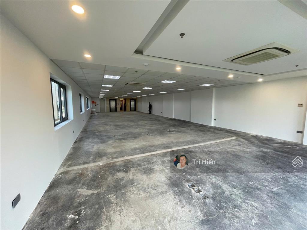 Cho thuê nhà mp kim ngưu 200m2 x 3 tầng, mt 10m, thông sàn, nguyên căn, đoạn đẹp.  0974 557 ***