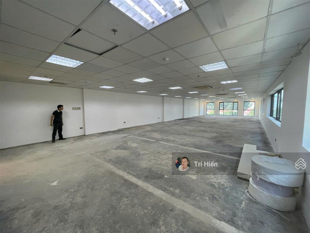 Cho thuê nhà mp kim ngưu 200m2 x 3 tầng, mt 10m, thông sàn, nguyên căn, đoạn đẹp.  0974 557 ***