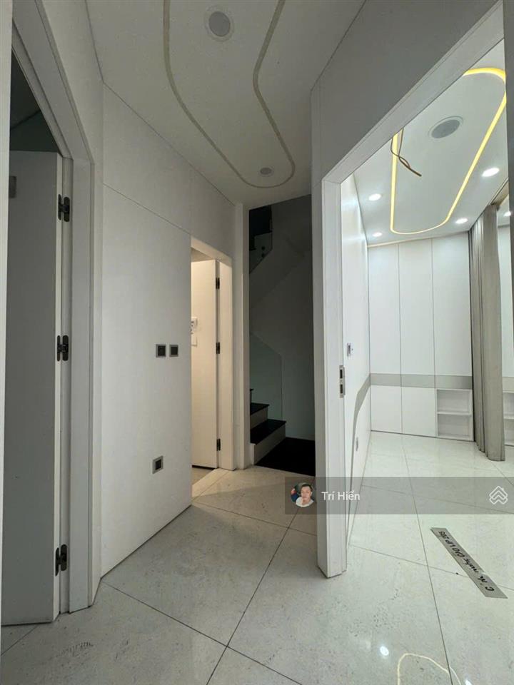 Cho thuê nhà mp triệu việt vương 130m2 x 4 tầng, mt 6m, có sân vườn, nguyên căn.  0974 557 ***